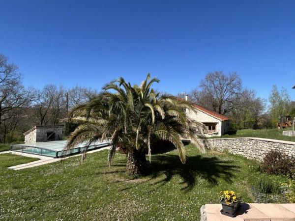 Ensemble de deux maisons avec piscine et grange