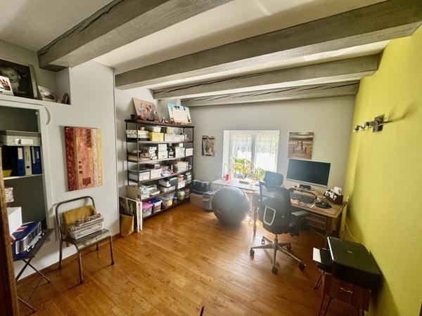 Maison Orange 9 pièce(s) 255 m2 Orange (84100)