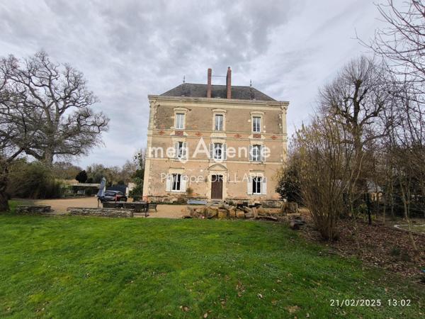 Maison à SAINTE-GEMMES-D'ANDIGNE, 49500 - 22 pièces 357m²