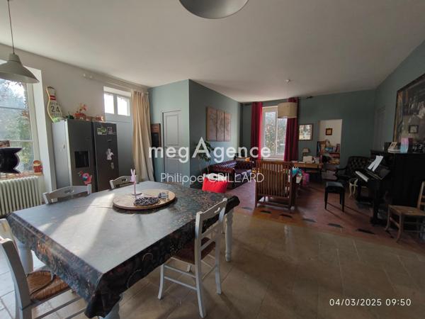 Maison à SAINTE-GEMMES-D'ANDIGNE, 49500 - 22 pièces 357m²