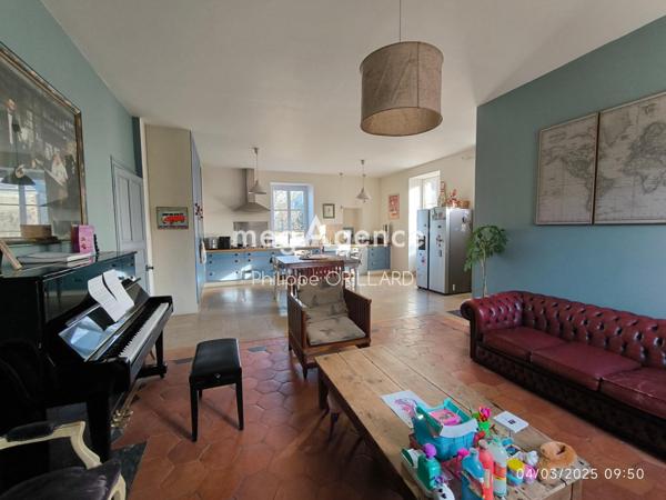 Maison à SAINTE-GEMMES-D'ANDIGNE, 49500 - 22 pièces 357m²