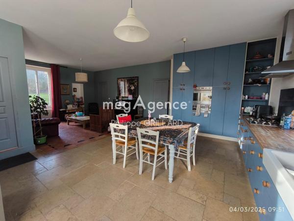 Maison à SAINTE-GEMMES-D'ANDIGNE, 49500 - 22 pièces 357m²