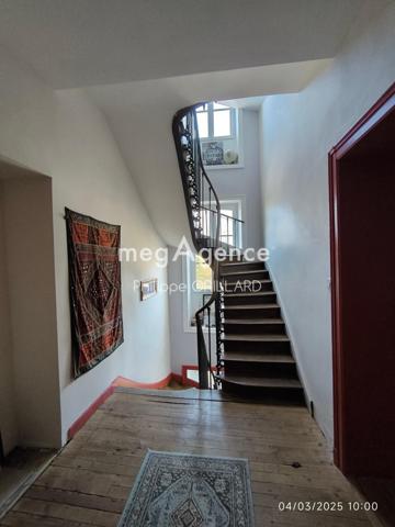 Maison à SAINTE-GEMMES-D'ANDIGNE, 49500 - 22 pièces 357m²