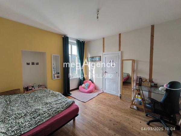 Maison à SAINTE-GEMMES-D'ANDIGNE, 49500 - 22 pièces 357m²