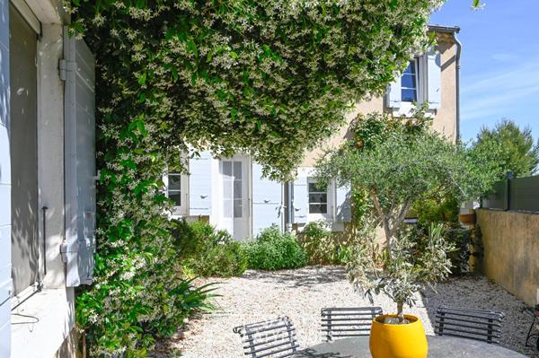 Propriété en Provence avec jardin et 2 appartements indépendants avec revenu locatif