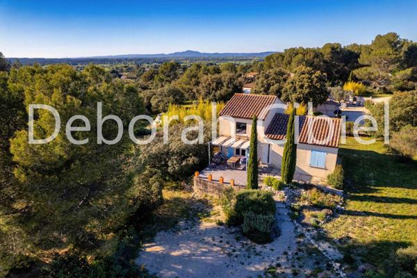 Propriété  composée de deux villas  sur agréable parcelle avec piscine