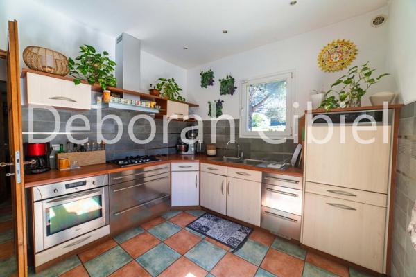 Propriété  composée de deux villas  sur agréable parcelle avec piscine