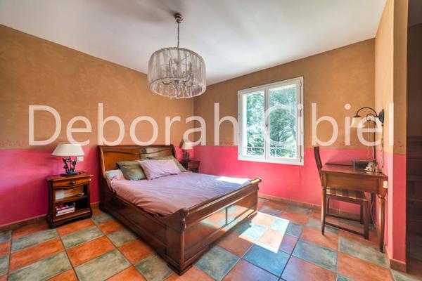 Propriété  composée de deux villas  sur agréable parcelle avec piscine