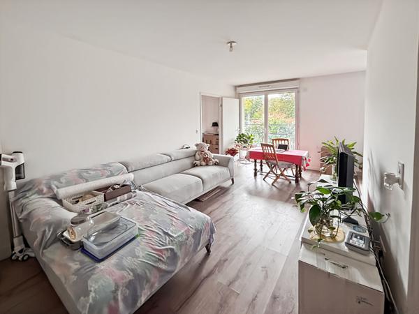 À LOUER - APPARTEMENT - MENNECY