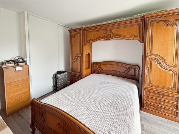 À LOUER - APPARTEMENT - MENNECY