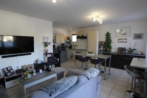 Ensemble immobilier de 2 maisons d'environ 144 m² habitable avec jardin