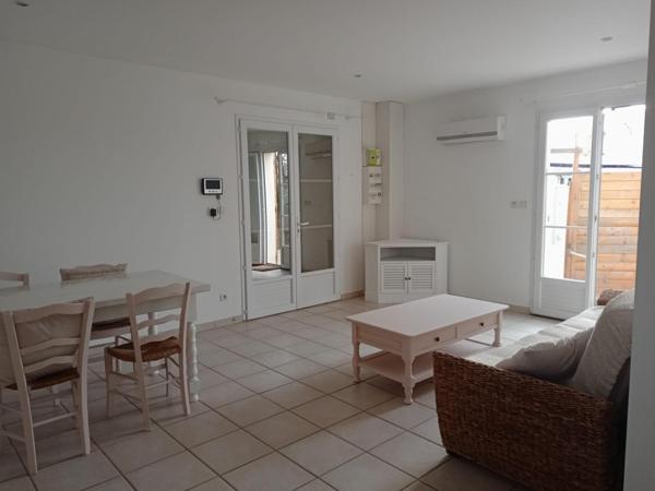 Ensemble immobilier de 2 maisons d'environ 144 m² habitable avec jardin