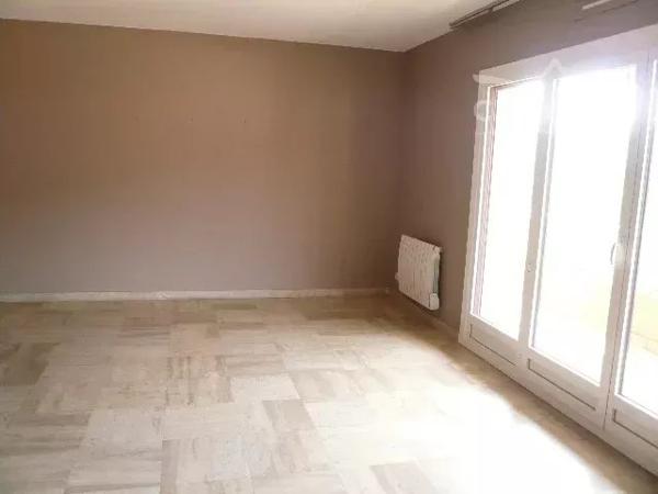 APPARTEMENT F4 de 89.24 m2 dans résidence. 4ème et dernier étage avec ascenseur.