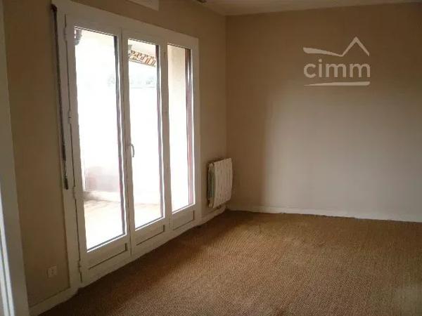 APPARTEMENT F4 de 89.24 m2 dans résidence. 4ème et dernier étage avec ascenseur.