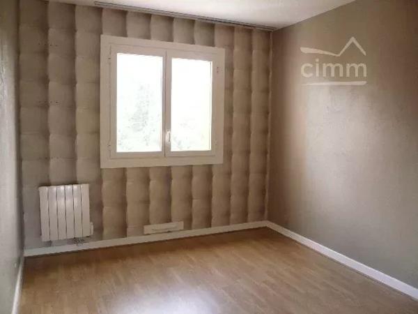 APPARTEMENT F4 de 89.24 m2 dans résidence. 4ème et dernier étage avec ascenseur.
