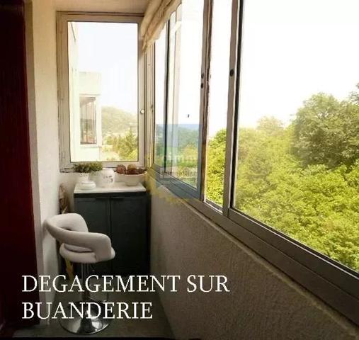 APPARTEMENT F4 de 89.24 m2 dans résidence. 4ème et dernier étage avec ascenseur.
