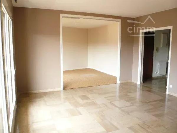 APPARTEMENT F4 de 89.24 m2 dans résidence. 4ème et dernier étage avec ascenseur.
