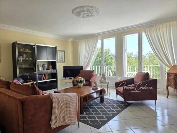 Appartement F3 lumineux au dernier étage avec loggia plein ouest, parking et cave