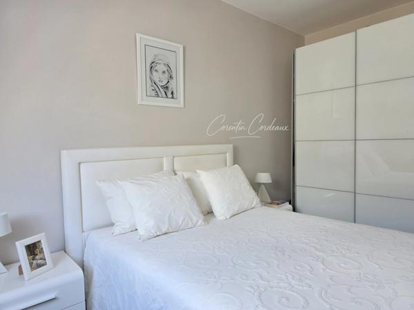Appartement F3 lumineux au dernier étage avec loggia plein ouest, parking et cave