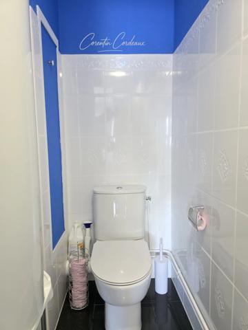 Appartement F3 lumineux au dernier étage avec loggia plein ouest, parking et cave