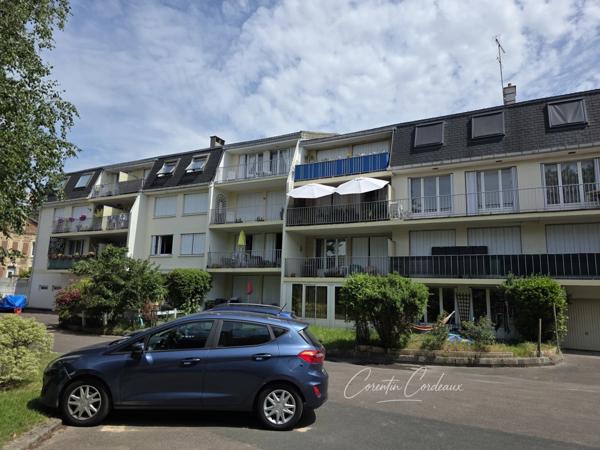 Appartement F3 lumineux au dernier étage avec loggia plein ouest, parking et cave