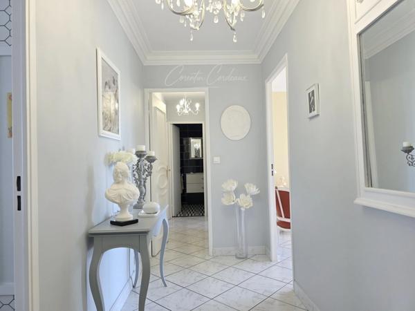 Appartement F3 lumineux au dernier étage avec loggia plein ouest, parking et cave