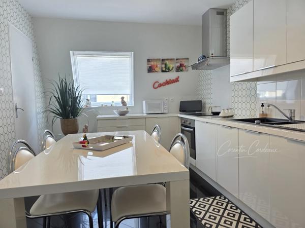Appartement F3 lumineux au dernier étage avec loggia plein ouest, parking et cave