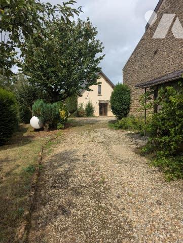 Beau potentiel pour ce pavillon de type 6 d'une surface de 117m² sur terrain 905m²