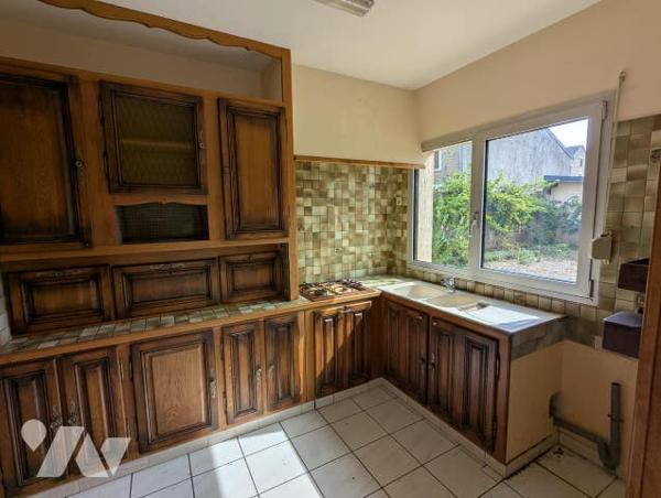 Beau potentiel pour ce pavillon de type 6 d'une surface de 117m² sur terrain 905m²