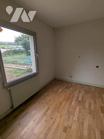 Beau potentiel pour ce pavillon de type 6 d'une surface de 117m² sur terrain 905m²