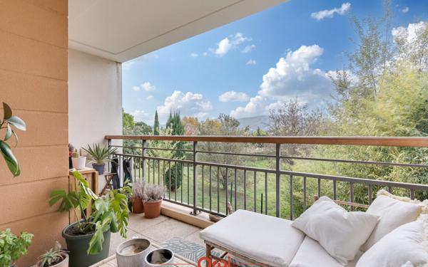 Appartement à louer    3 pièces • 63 m2 Marseille 12