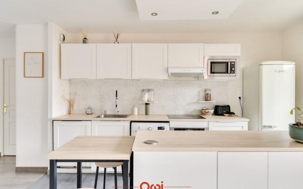 Appartement à louer    3 pièces • 63 m2 Marseille 12