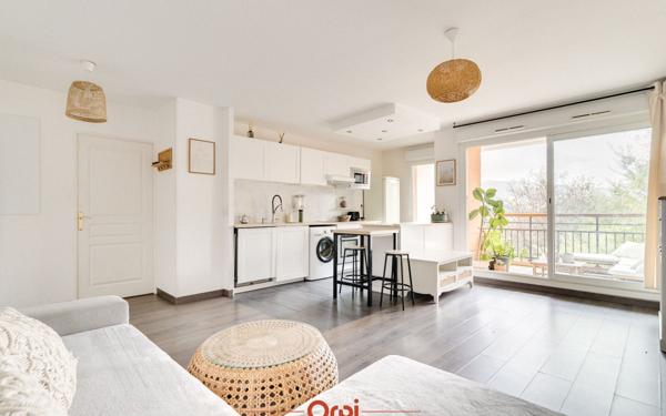 Appartement à louer    3 pièces • 63 m2 Marseille 12
