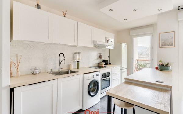 Appartement à louer    3 pièces • 63 m2 Marseille 12