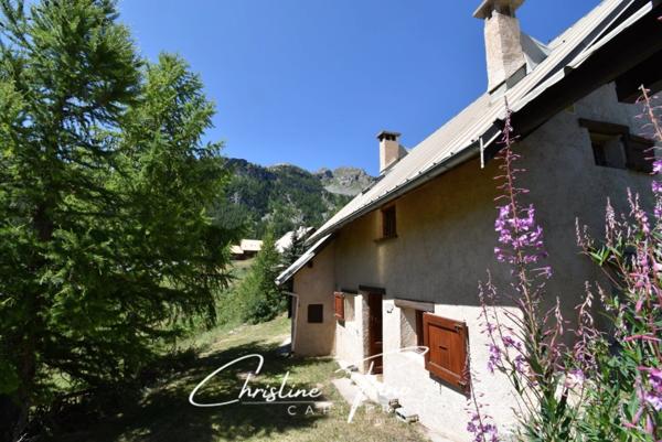 SERRE CHEVALIER - CHALET D'ALPAGE AU COEUR DU DOMAINE SKIABLE