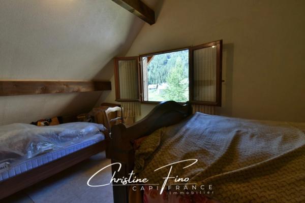 SERRE CHEVALIER - CHALET D'ALPAGE AU COEUR DU DOMAINE SKIABLE