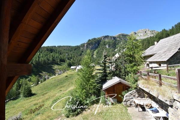 SERRE CHEVALIER - CHALET D'ALPAGE AU COEUR DU DOMAINE SKIABLE