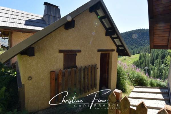 SERRE CHEVALIER - CHALET D'ALPAGE AU COEUR DU DOMAINE SKIABLE