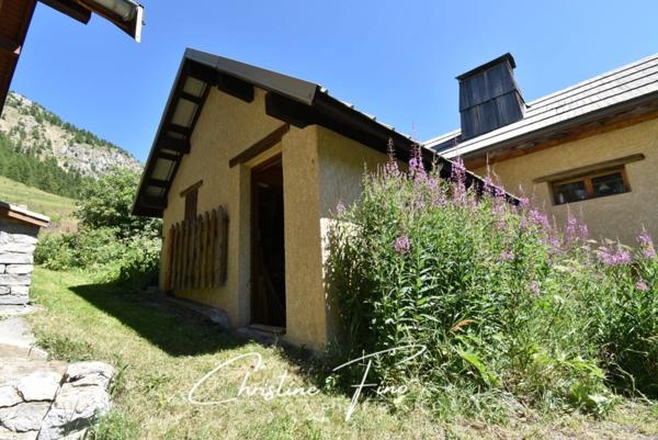 SERRE CHEVALIER - CHALET D'ALPAGE AU COEUR DU DOMAINE SKIABLE