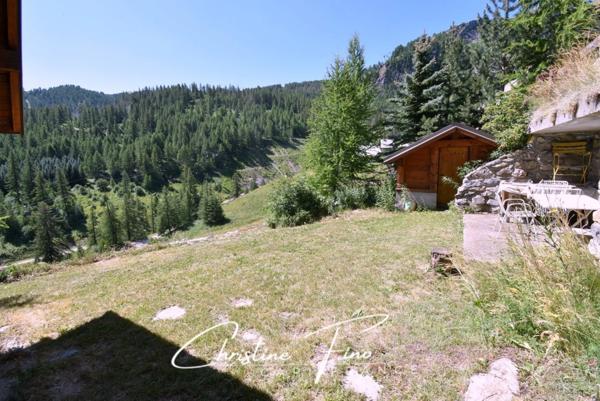 SERRE CHEVALIER - CHALET D'ALPAGE AU COEUR DU DOMAINE SKIABLE