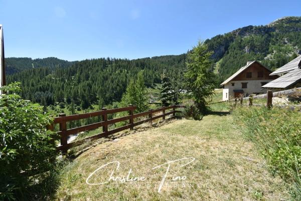 SERRE CHEVALIER - CHALET D'ALPAGE AU COEUR DU DOMAINE SKIABLE