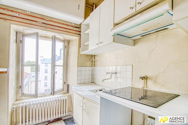 Versailles Notre-Dame Appartement 4 pièces 64 m² carrez situé au 3ème et dernier étage avec greniers et cave €466 000 ** - Référence 25833