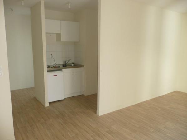Immeuble de rapport proposant 9 logements : 4 studio, 3 T2, 1 T1bis et un T3 avec vue sur patio