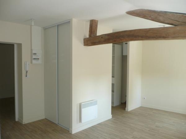 Immeuble de rapport proposant 9 logements : 4 studio, 3 T2, 1 T1bis et un T3 avec vue sur patio