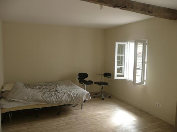 Immeuble de rapport proposant 9 logements : 4 studio, 3 T2, 1 T1bis et un T3 avec vue sur patio