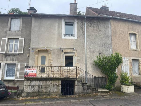 Maison de ville au centre de Jussey