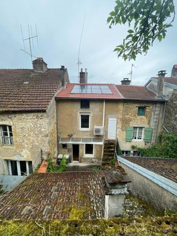 Maison de ville au centre de Jussey