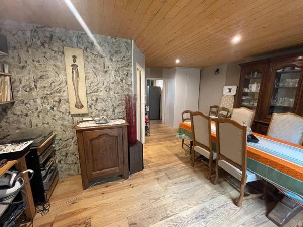 Maison de ville au centre de Jussey