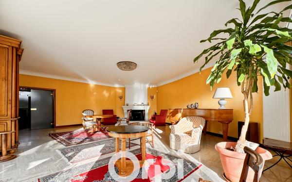 Maison à vendre    8 pièces • 371 m2 Nantes