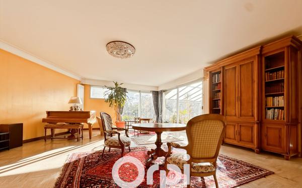 Maison à vendre    8 pièces • 371 m2 Nantes
